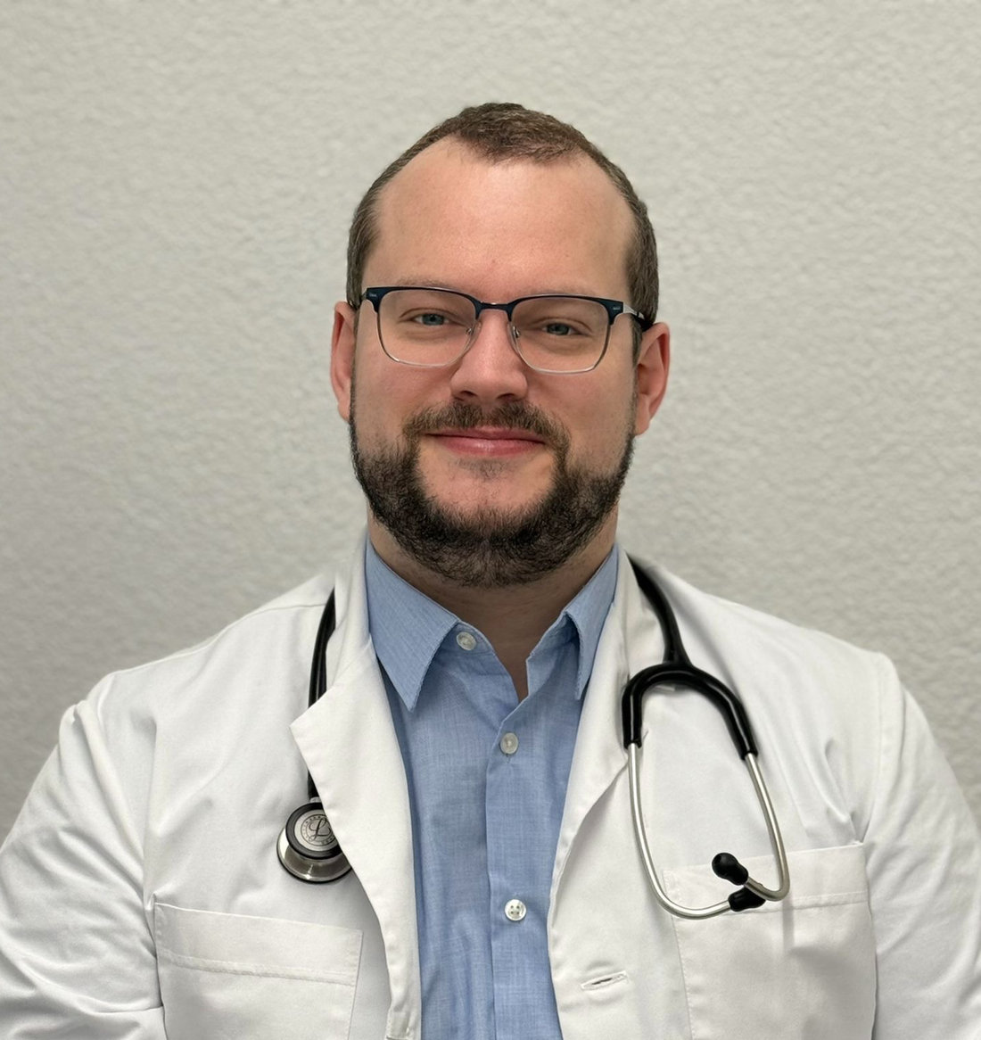 Dr. med. Dennis Wickenheisser, Facharzt Allgemeine Innere Medizin bei HLTHY